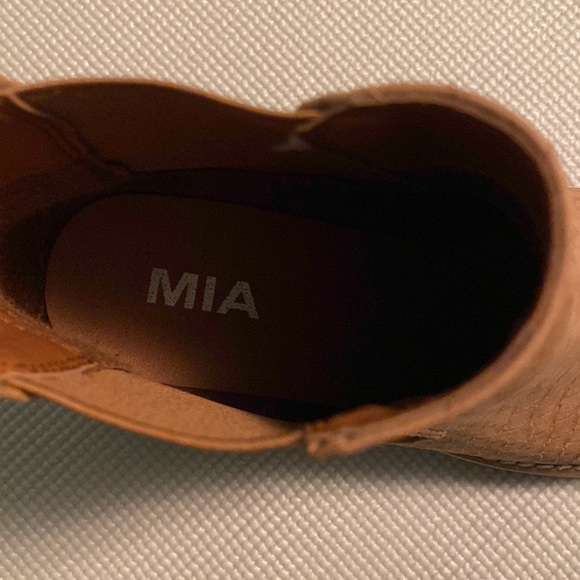 Brown textured Chunky MIA heeled boot - Picture 6 of 7